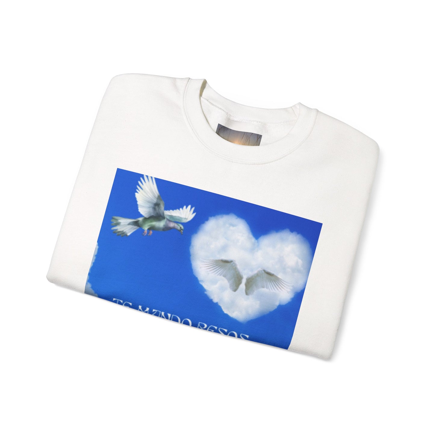 TE MANDO BESOS Heavenly Love Sweatshirt, Spiritual Crewneck, Angelic Gift, Cloud Art Pullover, Heartfelt Comfort Wear, Perfect for Love Celebrations