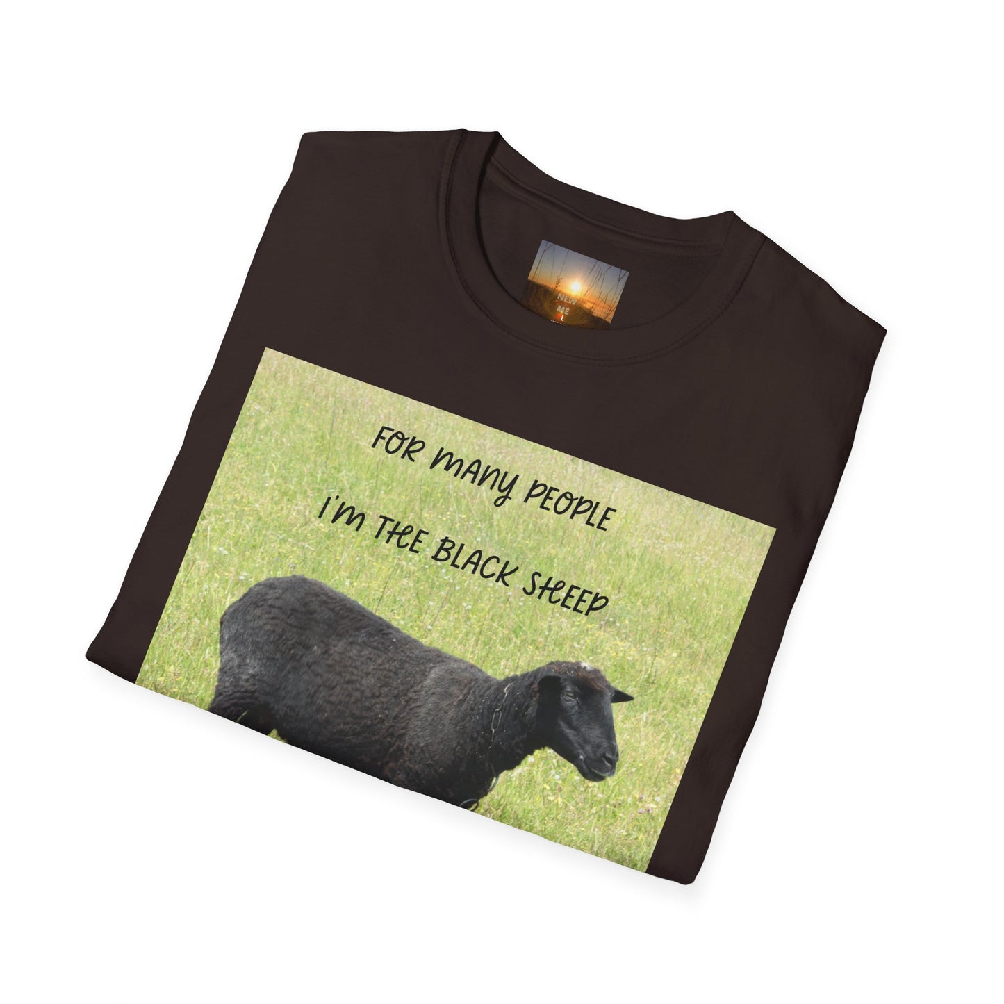 BLACK SHEEP Playful Sheep Graphic T-Shirt, Fun Tee for Animal Lovers, Gift for Sheeple, Humorous Farm Shirt, Cute Casual Top