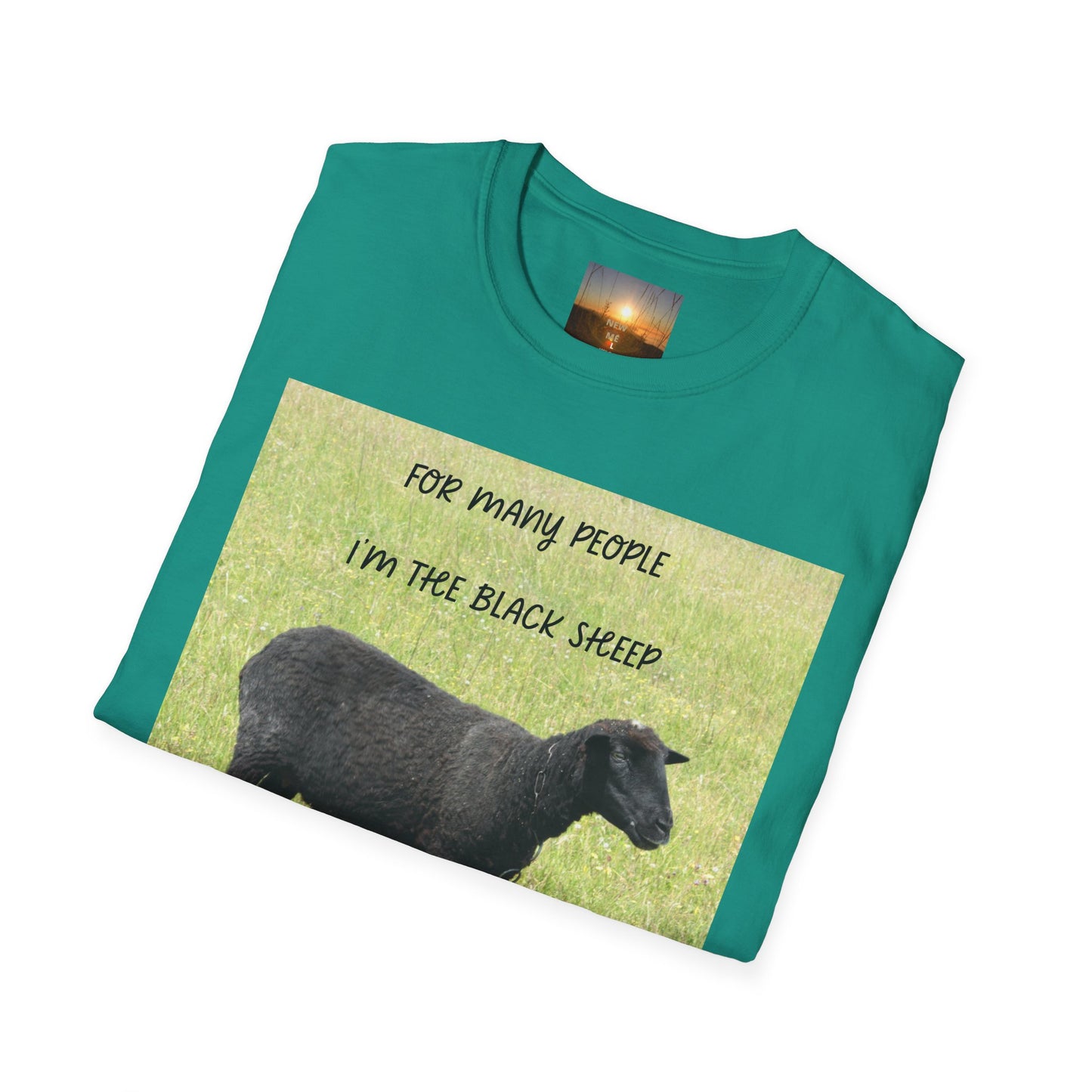 BLACK SHEEP Playful Sheep Graphic T-Shirt, Fun Tee for Animal Lovers, Gift for Sheeple, Humorous Farm Shirt, Cute Casual Top