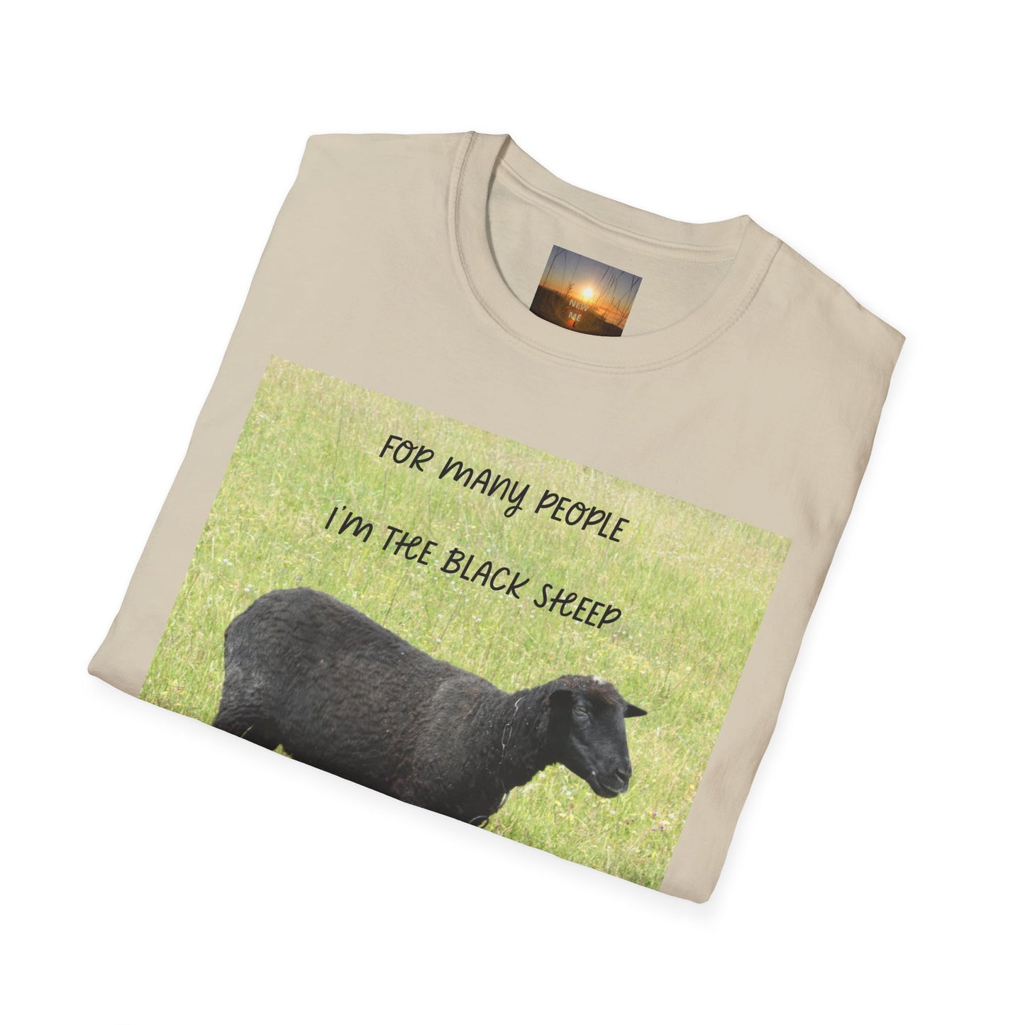 BLACK SHEEP Playful Sheep Graphic T-Shirt, Fun Tee for Animal Lovers, Gift for Sheeple, Humorous Farm Shirt, Cute Casual Top
