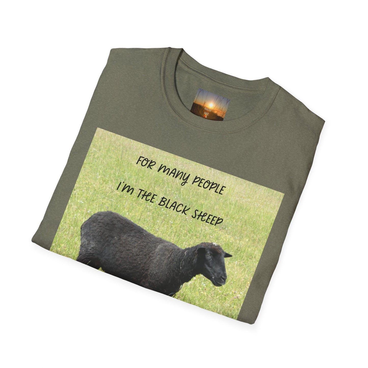 BLACK SHEEP Playful Sheep Graphic T-Shirt, Fun Tee for Animal Lovers, Gift for Sheeple, Humorous Farm Shirt, Cute Casual Top