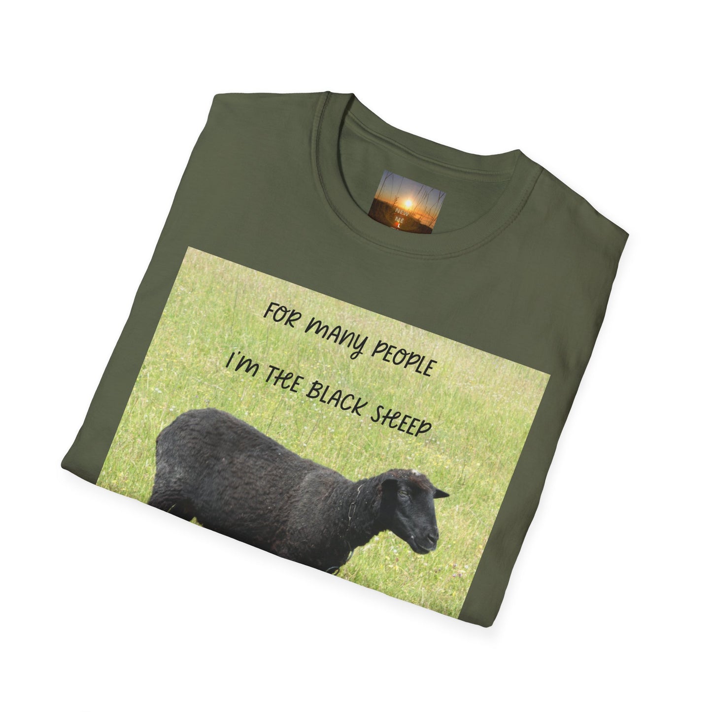 BLACK SHEEP Playful Sheep Graphic T-Shirt, Fun Tee for Animal Lovers, Gift for Sheeple, Humorous Farm Shirt, Cute Casual Top