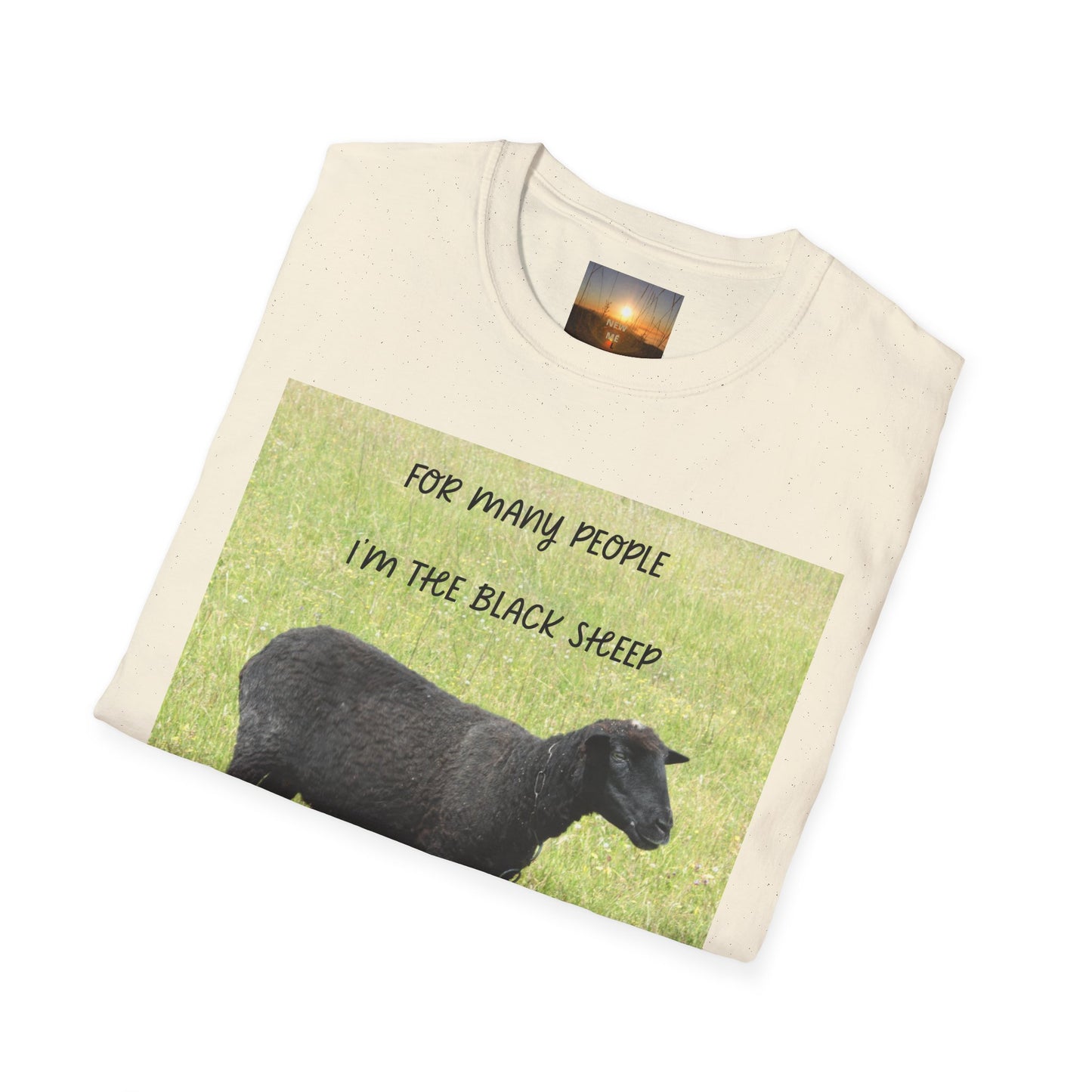 BLACK SHEEP Playful Sheep Graphic T-Shirt, Fun Tee for Animal Lovers, Gift for Sheeple, Humorous Farm Shirt, Cute Casual Top