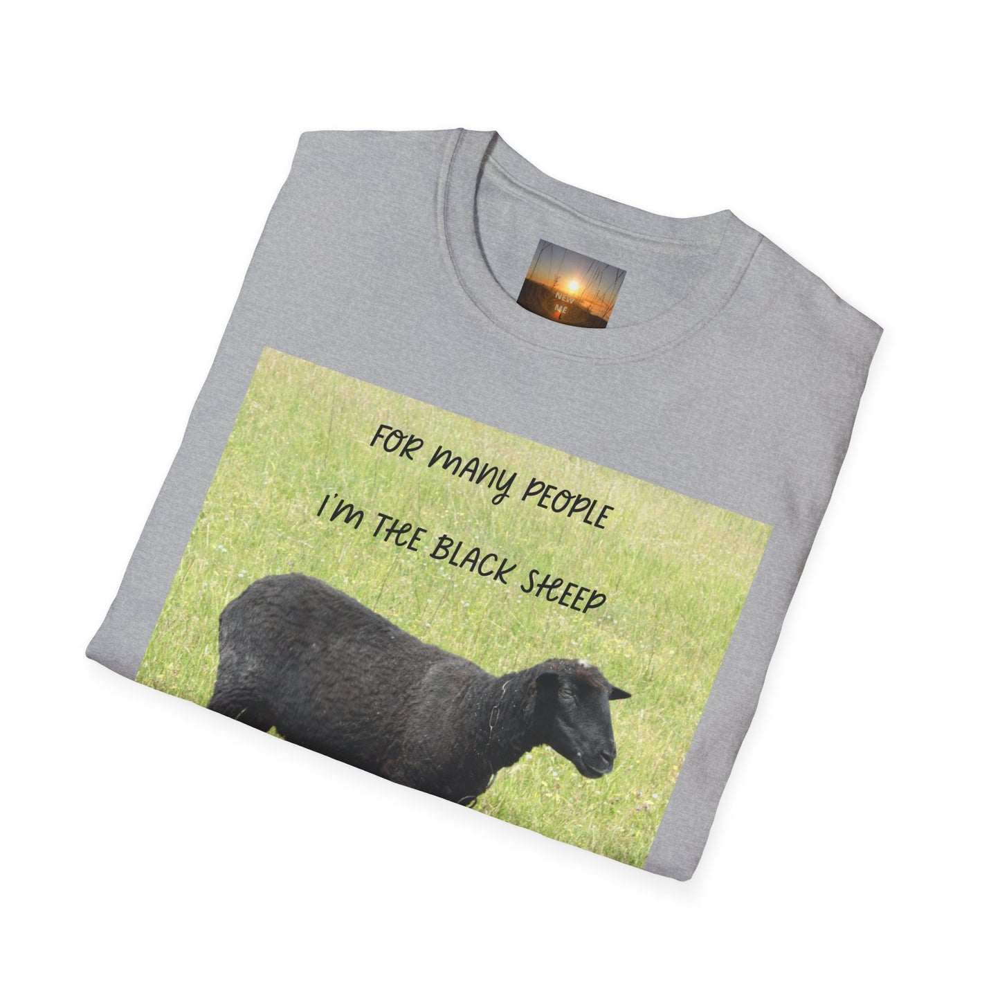 BLACK SHEEP Playful Sheep Graphic T-Shirt, Fun Tee for Animal Lovers, Gift for Sheeple, Humorous Farm Shirt, Cute Casual Top