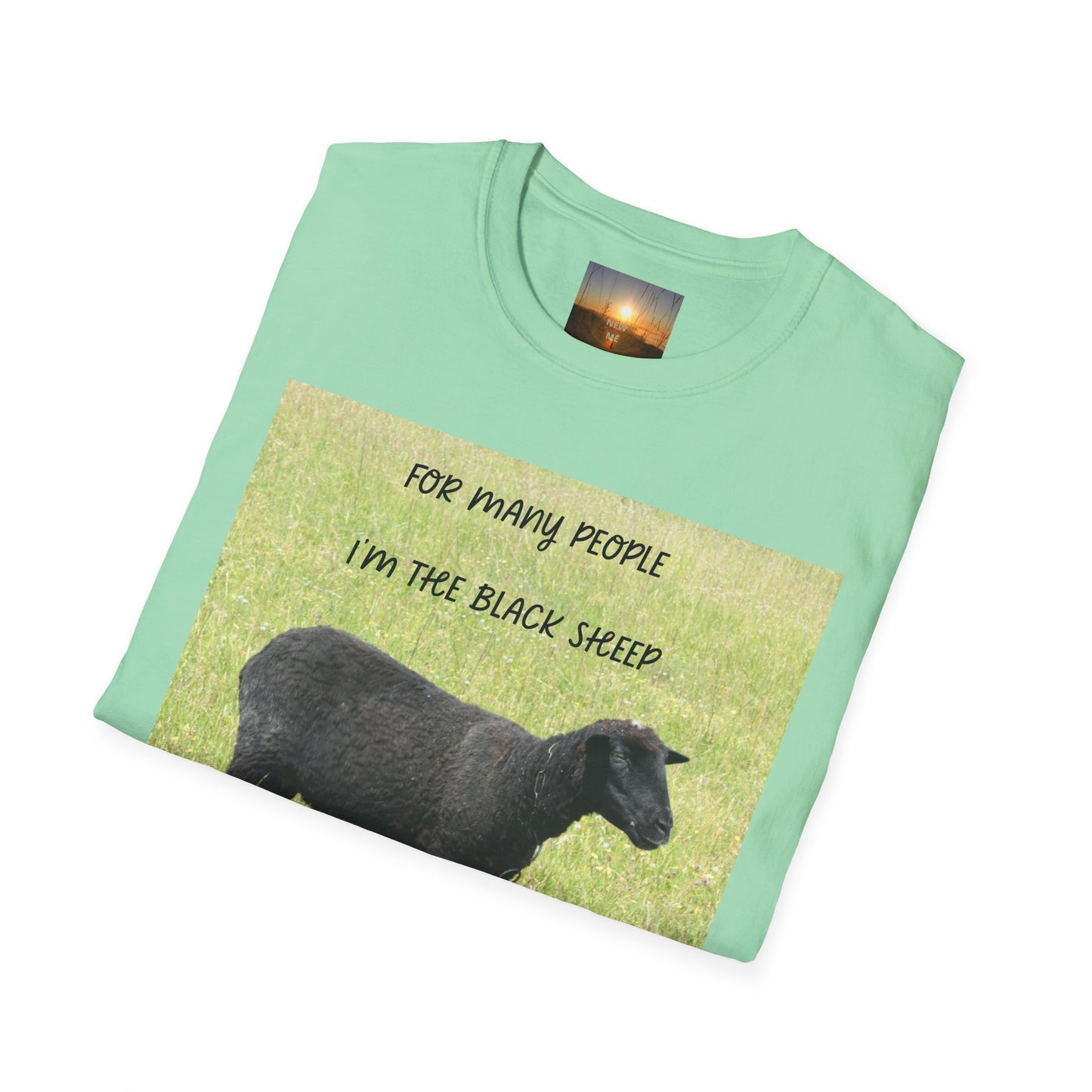 BLACK SHEEP Playful Sheep Graphic T-Shirt, Fun Tee for Animal Lovers, Gift for Sheeple, Humorous Farm Shirt, Cute Casual Top