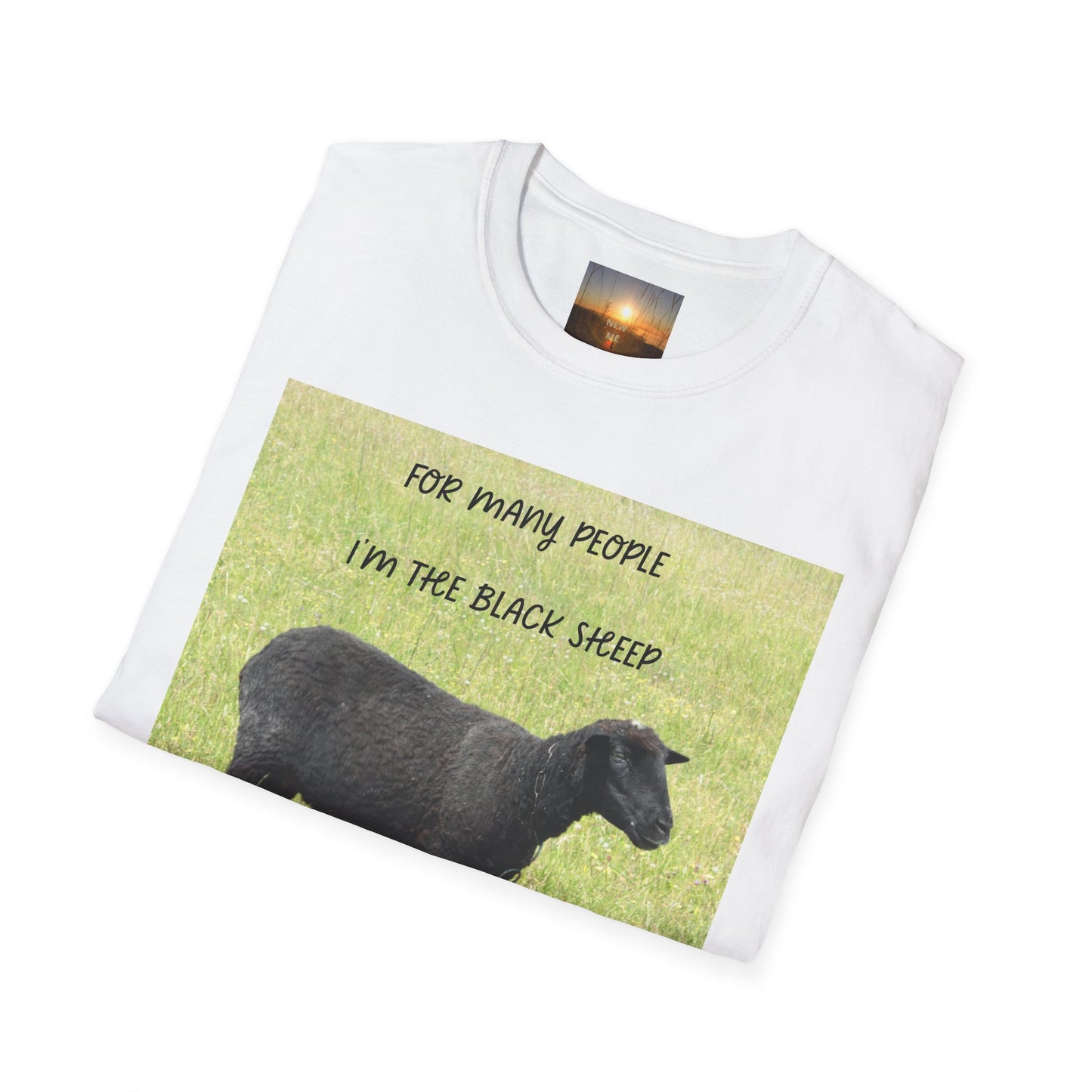 BLACK SHEEP Playful Sheep Graphic T-Shirt, Fun Tee for Animal Lovers, Gift for Sheeple, Humorous Farm Shirt, Cute Casual Top
