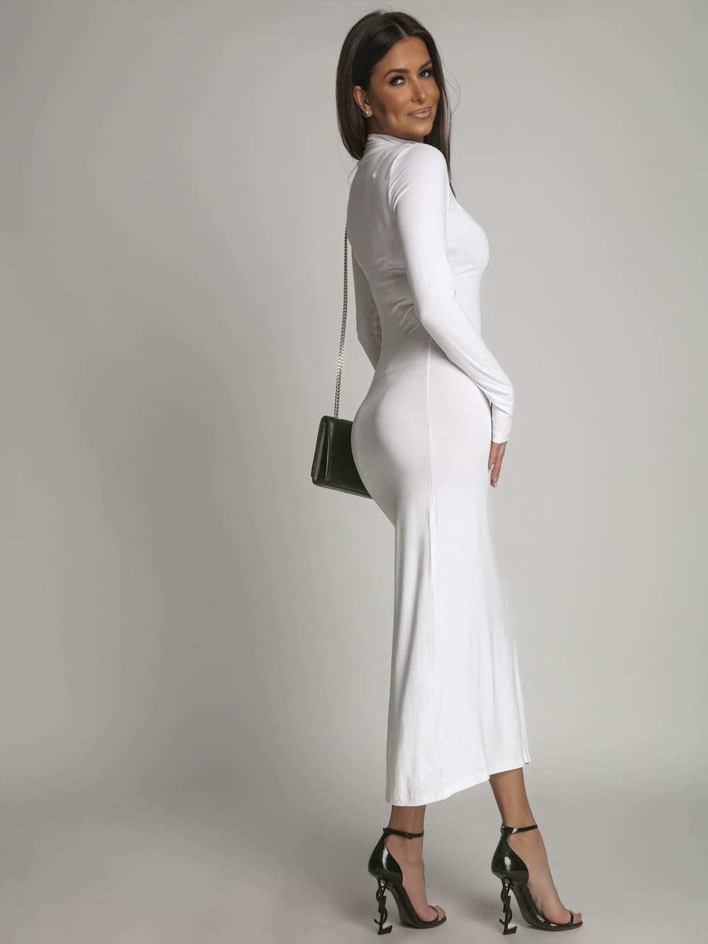 Smooth dress with long sleeves and a turtleneck, white