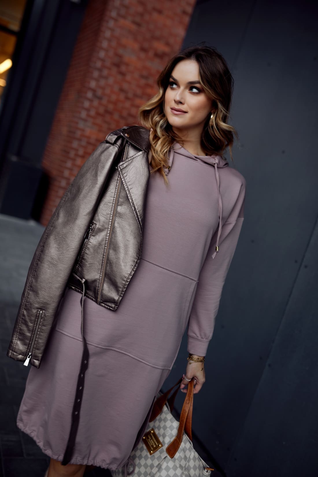 Basic dress with a pocket and cappuccino tie