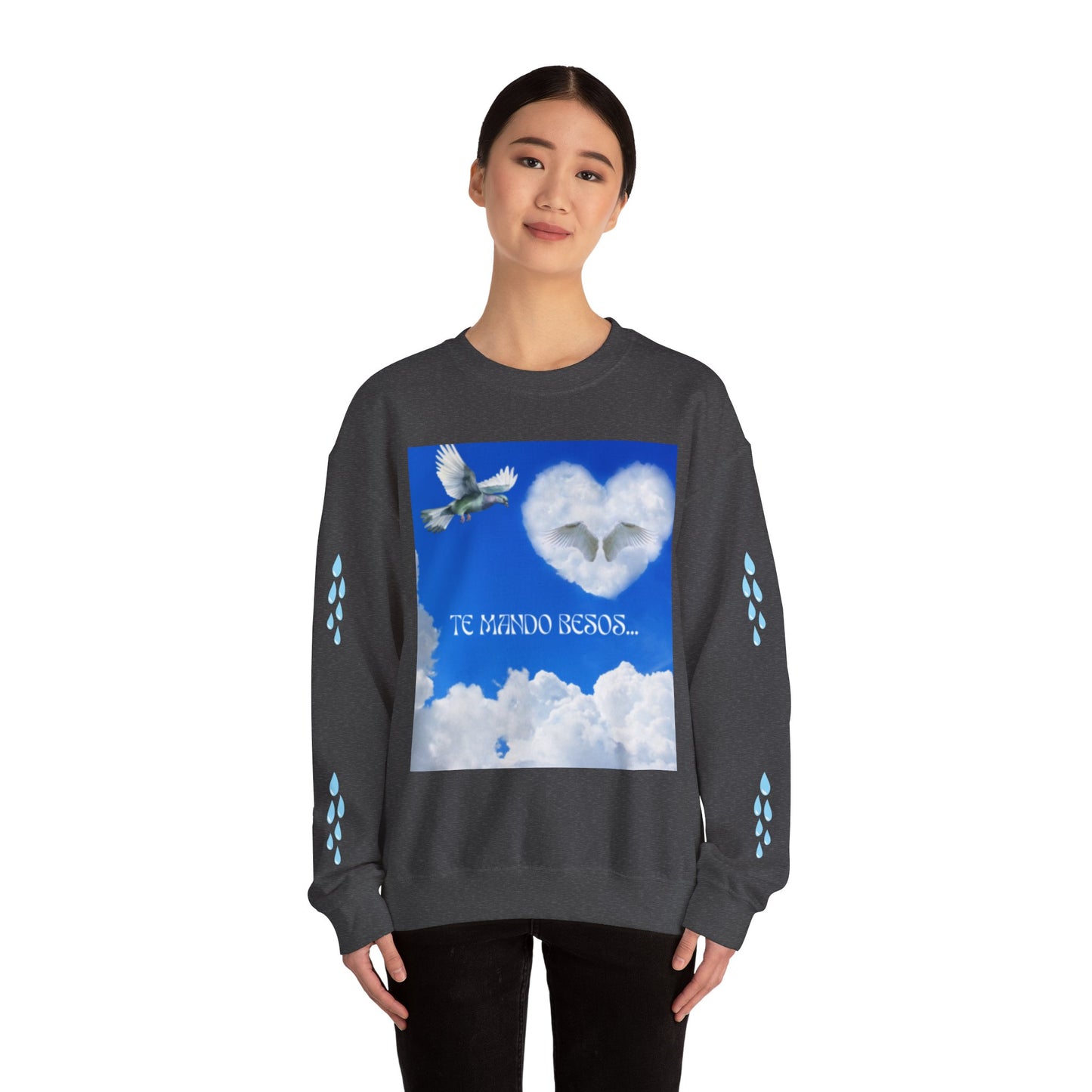 TE MANDO BESOS Heavenly Love Sweatshirt, Spiritual Crewneck, Angelic Gift, Cloud Art Pullover, Heartfelt Comfort Wear, Perfect for Love Celebrations