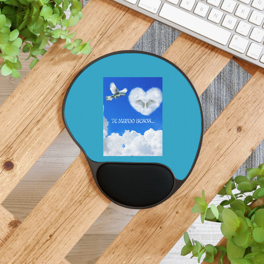 TE MANDO BESOS Mouse Pad with Wrist Rest, Inspirational Desk Accessory, Gift for Mom, Office Supplies, Self-Care Decor, Birthday Gift