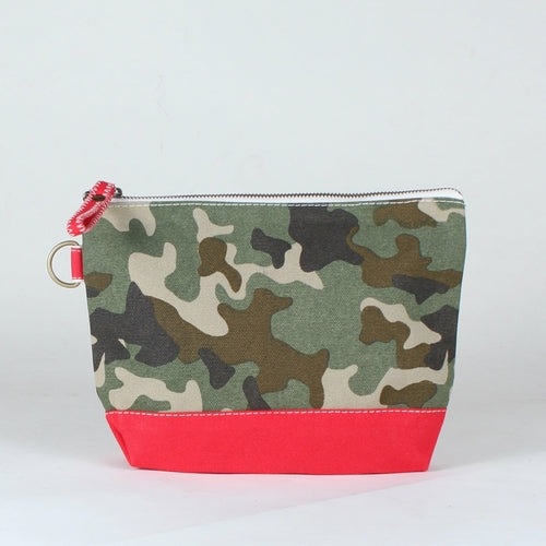 NEW ME IM All Zip Top Pouch in Venture Camo Print